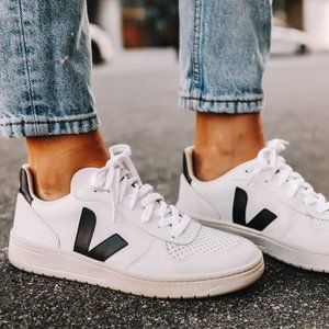 VEJA | V 10 Low-Top Leather Tennis Sneakers